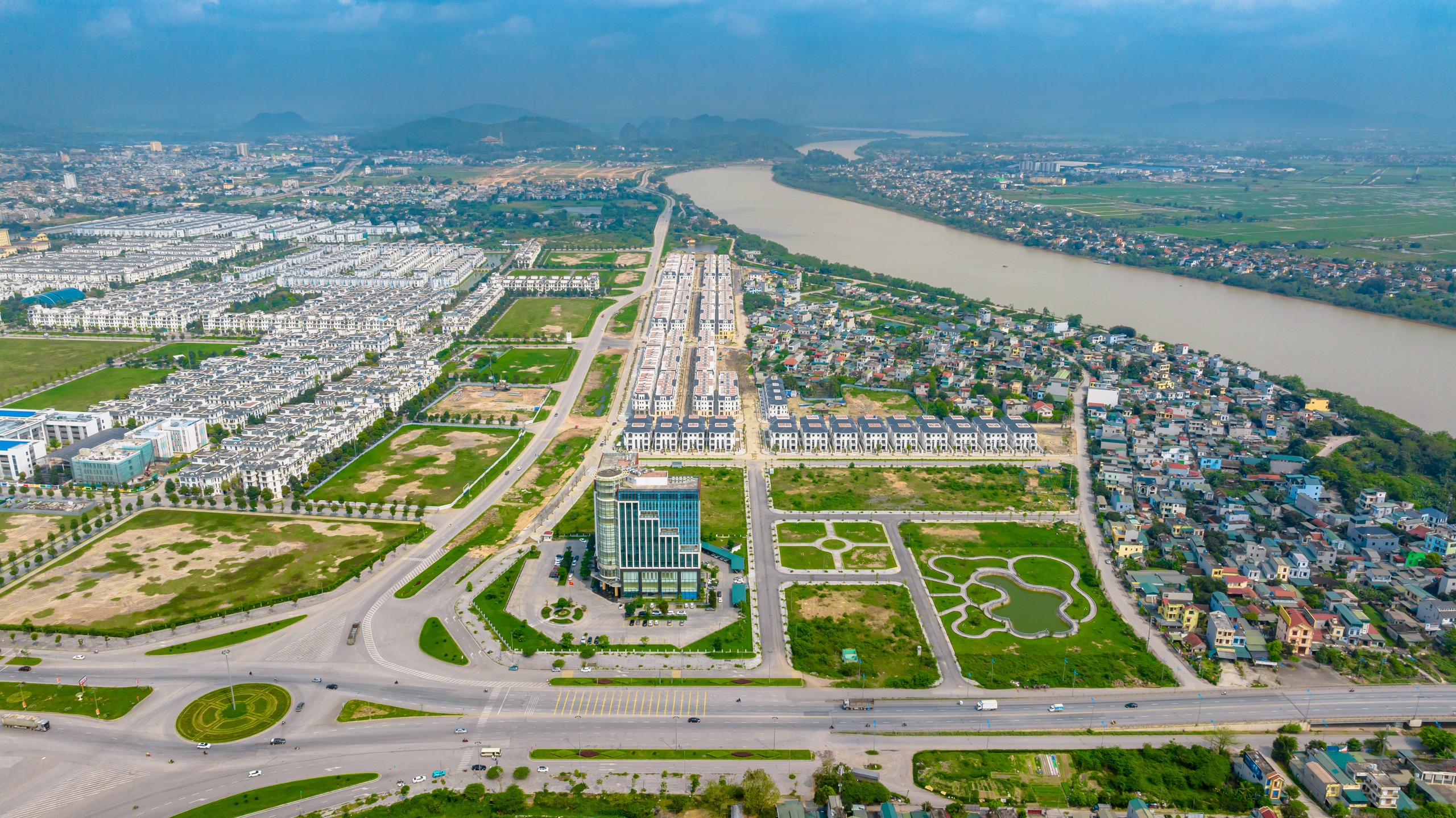 Toàn cảnh đại lộ 4.000 tỷ nối thành phố Thanh Hoá với trung tâm du lịch biển Sầm Sơn, hàng loạt dự án lớn của Vinhomes, Sun Group, Taseco Land… hưởng lợi- Ảnh 4.