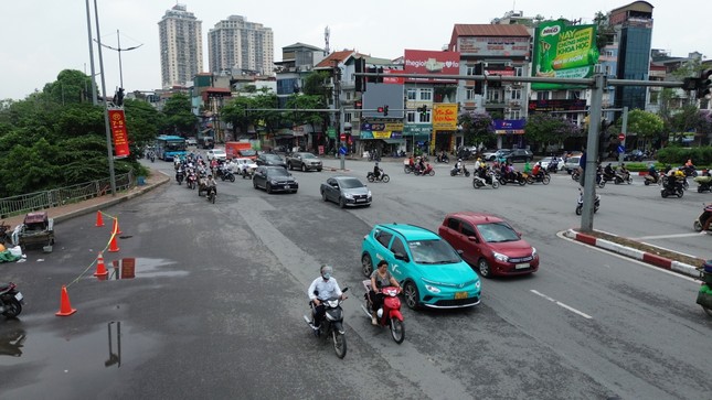 Hiện trạng tuyến đường Láng được đề xuất mở rộng lên 53m- Ảnh 4.