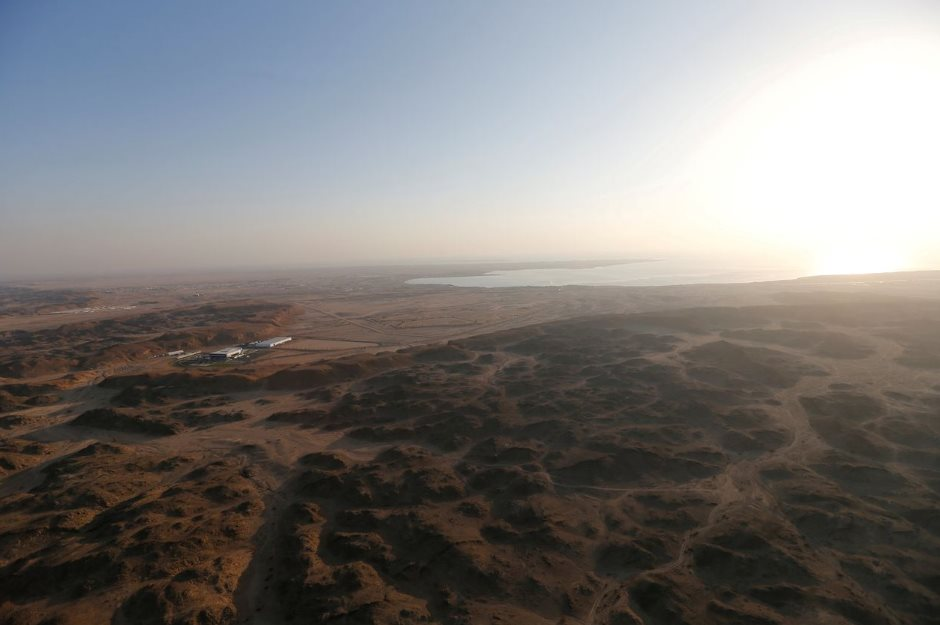 Thực tế giật mình tại dự án như phim viễn tưởng của Saudi Arabia: Hơn 1 năm đào cát nhưng đổ sai chỗ, siêu đô thị 170km bị ‘cắt gọt’ còn hơn 2km, lác đác vài công trình giữa “biển” cát- Ảnh 4.
