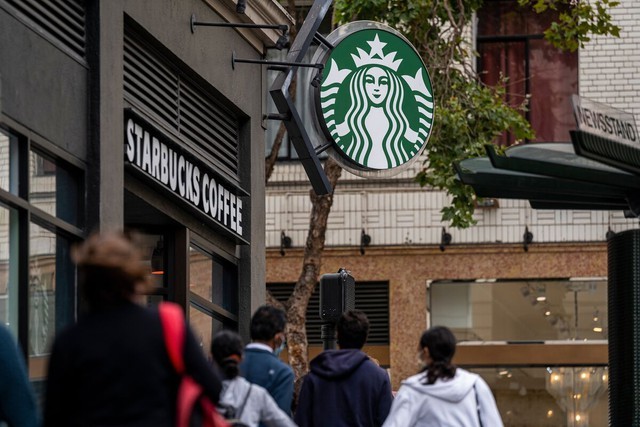 Starbucks khủng hoảng trên chính quê hương: Khách trung thành quay lưng, nhân viên đình công đòi quyền lợi- Ảnh 1.