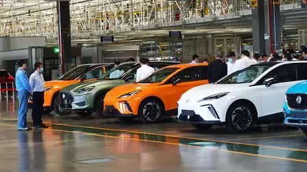 Ngày tàn của các đại lý ô tô xăng: Hàng loạt showroom ở Trung Quốc đã chuyển sang bán xe điện nội địa, từ bỏ xe xăng vì doanh số giảm thê thảm- Ảnh 6.