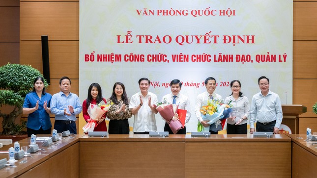 Tổng Thư ký Quốc hội trao quyết định bổ nhiệm công chức lãnh đạo, quản lý- Ảnh 1.