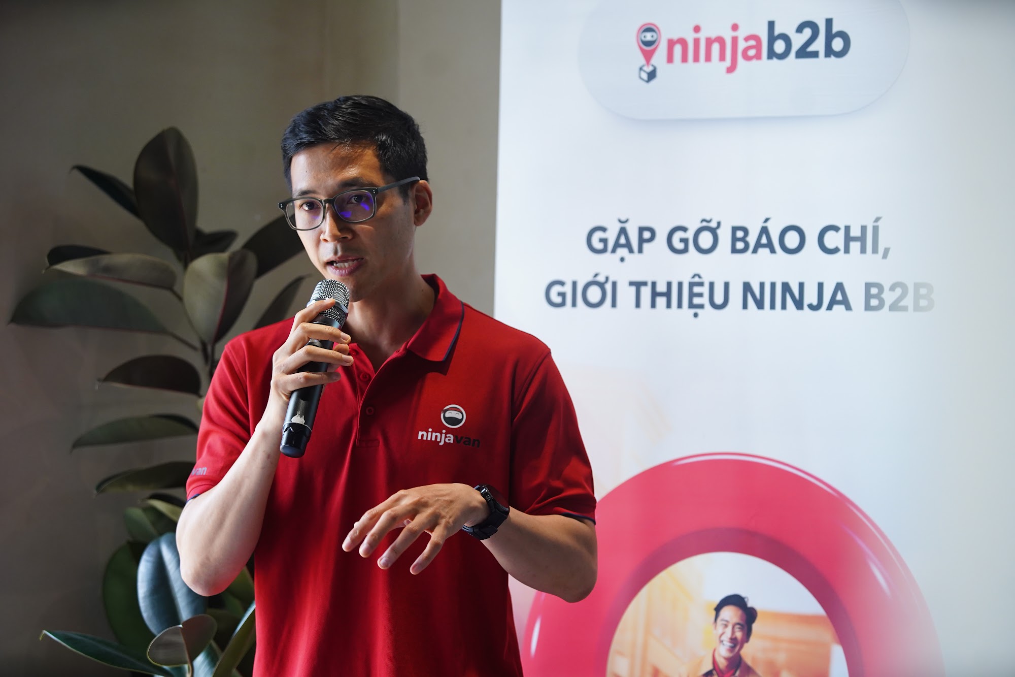Chủ tịch Ninja Van Việt Nam: Chúng tôi đang vận chuyển hơn 2 triệu gói hàng/ngày khắp Đông Nam Á, có thể giao kiện hàng dưới 100kg với chi phí khoảng 100 nghìn đồng- Ảnh 1.