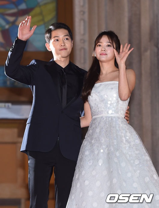 Song Hye Kyo - Song Joong Ki qua 8 mùa Baeksang: 2016 tổ chức 