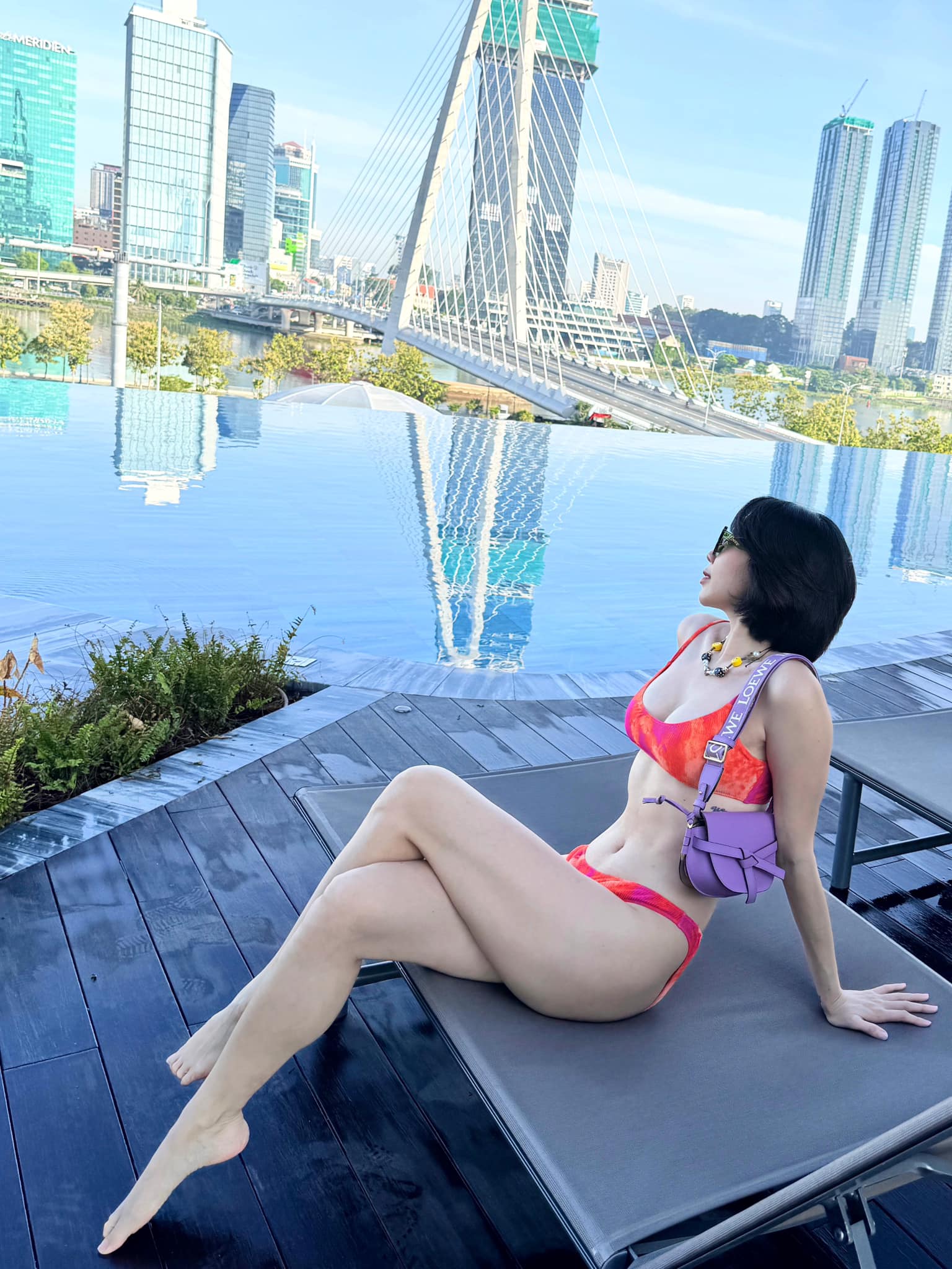 Tóc Tiên khoe ảnh bikini nóng hừng hực giữa nghi vấn mang thai, netizen thắc mắc: 