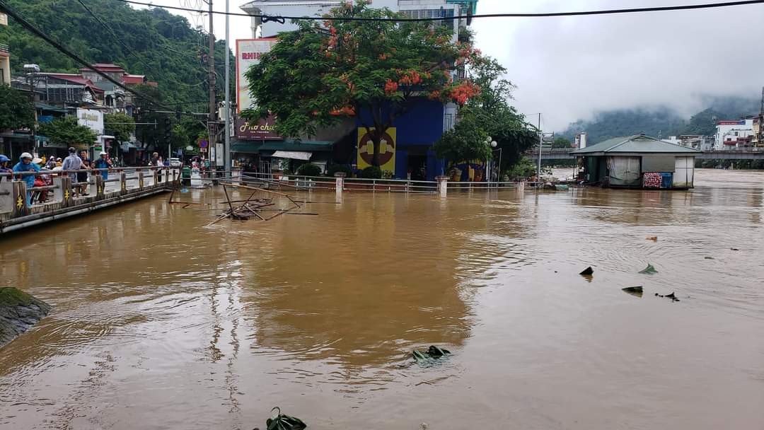 Hà Giang chìm trong biển nước, 2 bố con bị lũ cuốn trôi- Ảnh 13.