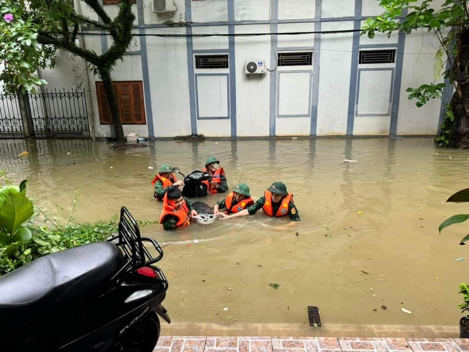 Hà Giang chìm trong biển nước, 2 bố con bị lũ cuốn trôi- Ảnh 10.