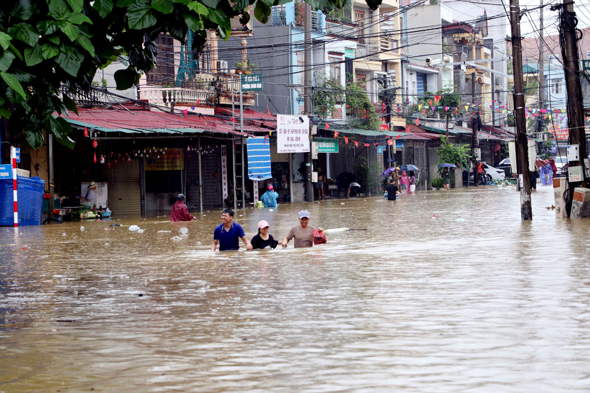 Những hình ảnh xót xa ở Hà Giang lúc này: Lũ trên sông Lô cao nhất trong gần 40 năm, toàn thành phố chìm trong biển nước- Ảnh 5.