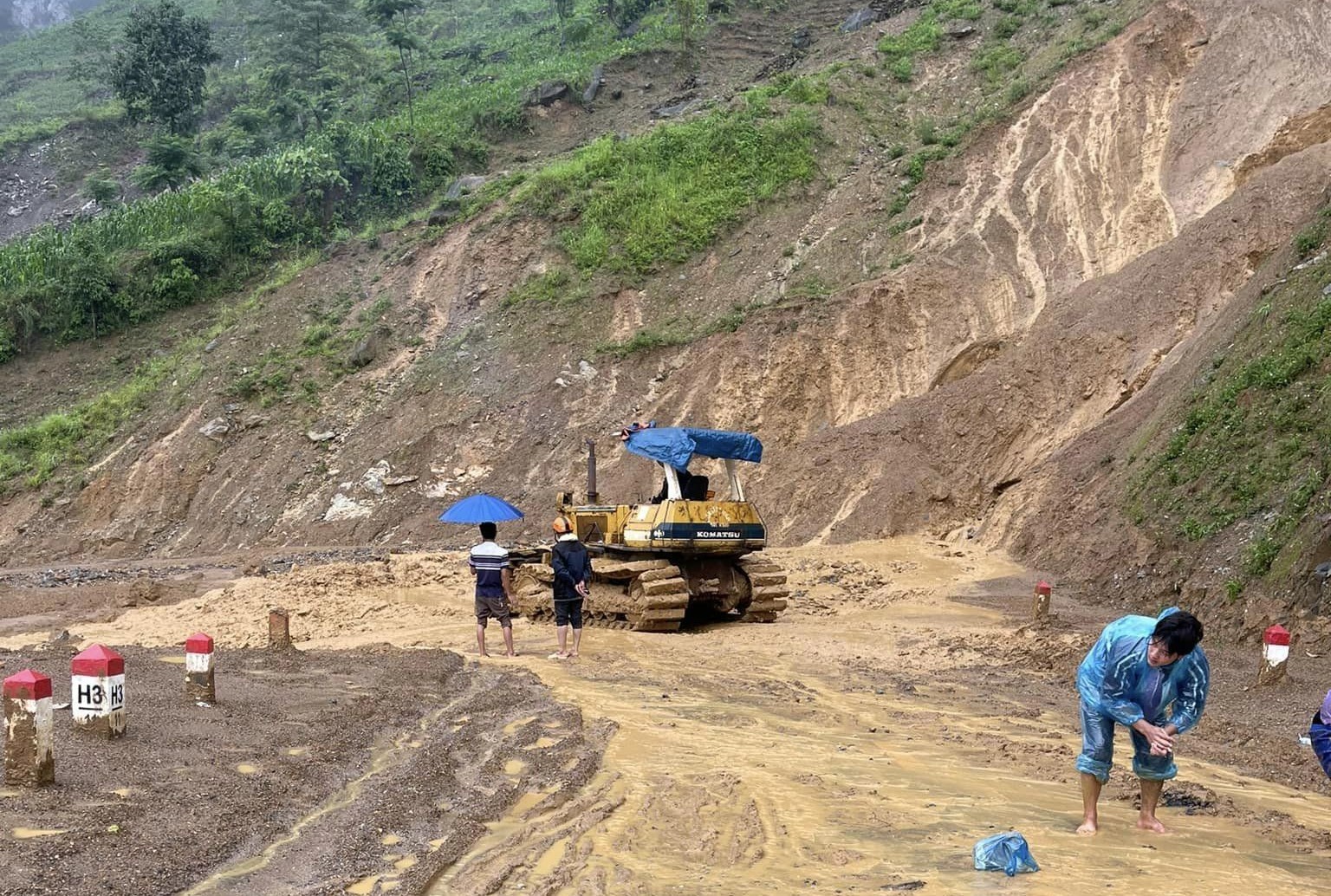 Hà Giang chìm trong biển nước, 2 bố con bị lũ cuốn trôi- Ảnh 2.