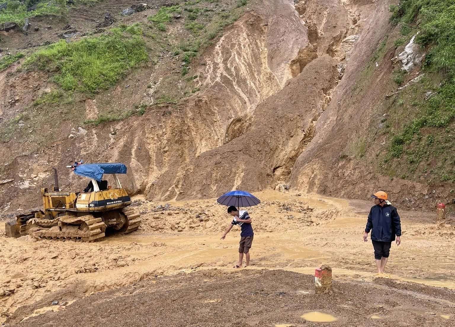 Hà Giang chìm trong biển nước, 2 bố con bị lũ cuốn trôi- Ảnh 3.