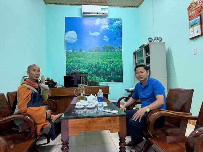Ông Thích Minh Tuệ về thăm nhà sau 6 năm, trò chuyện với cha mẹ và chia sẻ dự định tu tập trong thời gian tới- Ảnh 2.