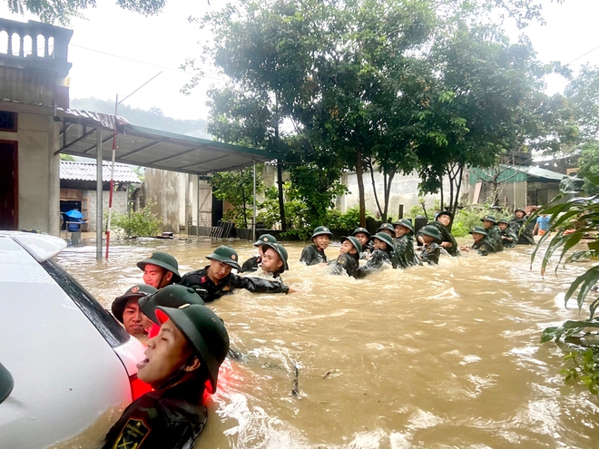 Bộ trưởng Lương Tam Quang khen ngợi Thượng uý CSGT Hà Giang lao xuống nước lũ cứu người- Ảnh 3.