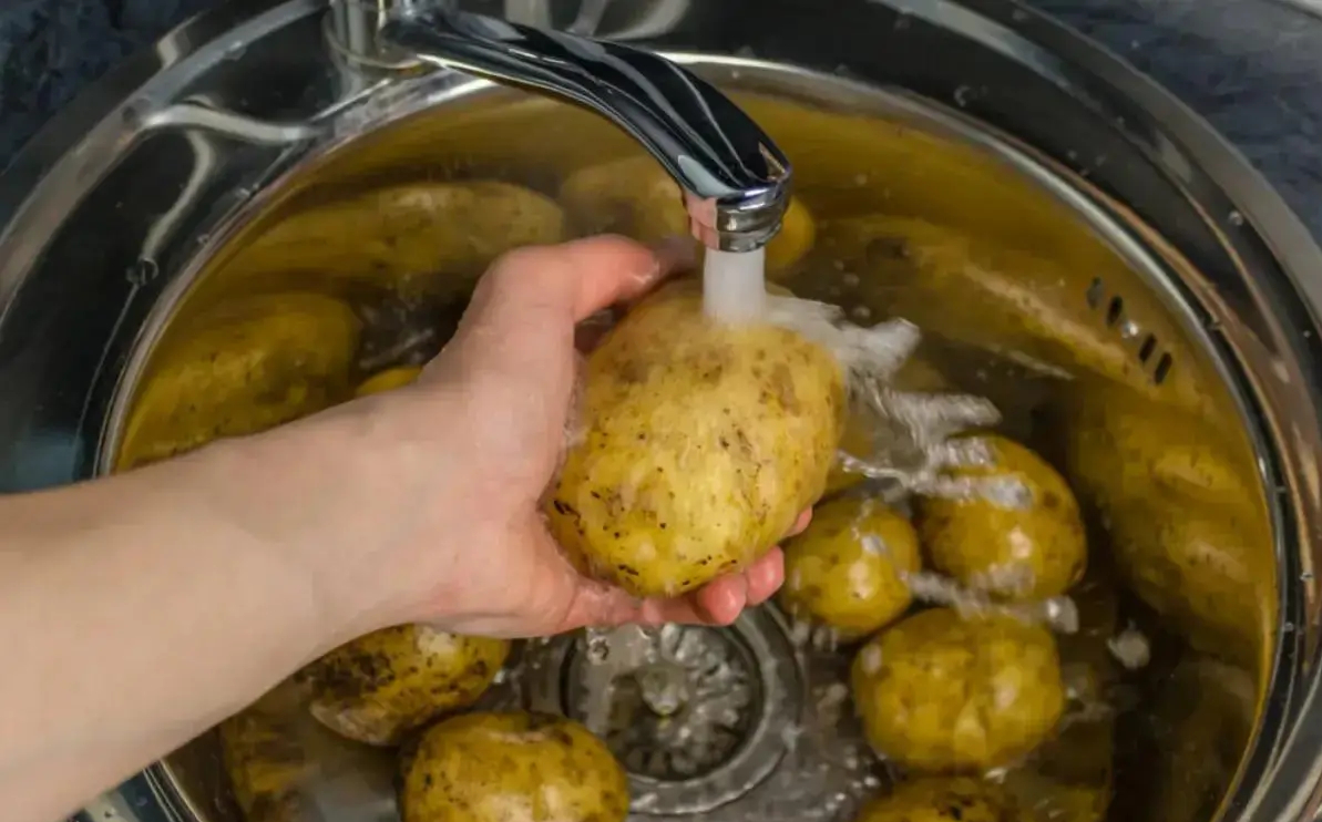 Mua khoai tây để trong bếp hãy làm theo cách này: Khoai để cả năm vẫn tươi ngon, không nảy mầm, thối rữa- Ảnh 3.