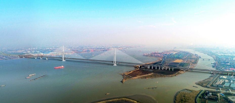 Trung Quốc chính thức nối xong đại công trình ‘3 trong 1’ lơ lửng giữa trời vỏn vẹn trong 5 năm khiến thế giới kinh ngạc: Trụ cao ngang toà nhà 100 tầng, móng có diện tích bằng 13 sân bóng rổ- Ảnh 3.