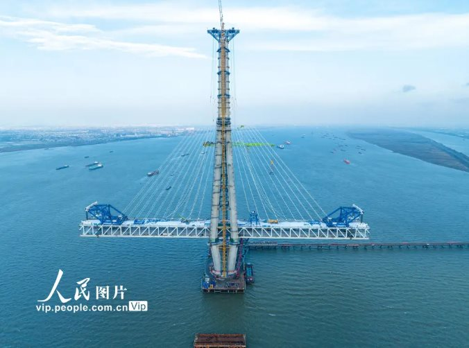 Trung Quốc chính thức nối xong đại công trình ‘3 trong 1’ lơ lửng giữa trời vỏn vẹn trong 5 năm khiến thế giới kinh ngạc: Trụ cao ngang toà nhà 100 tầng, móng có diện tích bằng 13 sân bóng rổ- Ảnh 4.