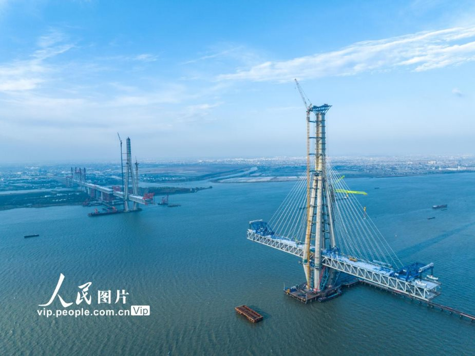 Trung Quốc dùng siêu cỗ máy bắc thành công “dải lụa thép” qua sông khiến thế giới ngỡ ngàng: Nhịp chính lập kỷ lục 1.208 m, trụ cao ngang toà nhà 100 tầng, móng có diện tích bằng 13 sân bóng rổ- Ảnh 7.