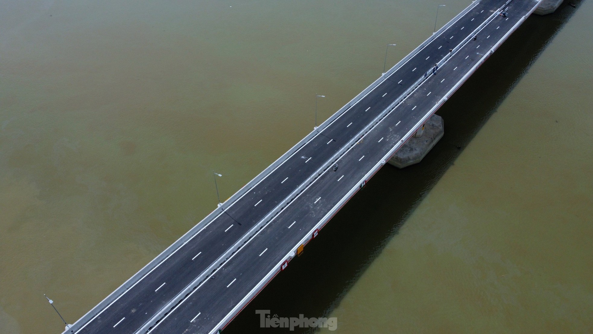 Cầu vượt sông dài nhất cao tốc Bắc - Nam trước ngày thông xe- Ảnh 5.