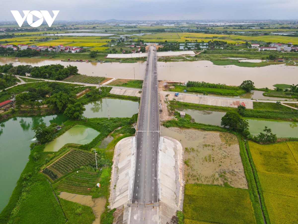 Cầu Hà Bắc 2 nối Bắc Giang - Bắc Ninh gần 400 tỷ đắp chiếu, dân đi đò qua sông- Ảnh 1.