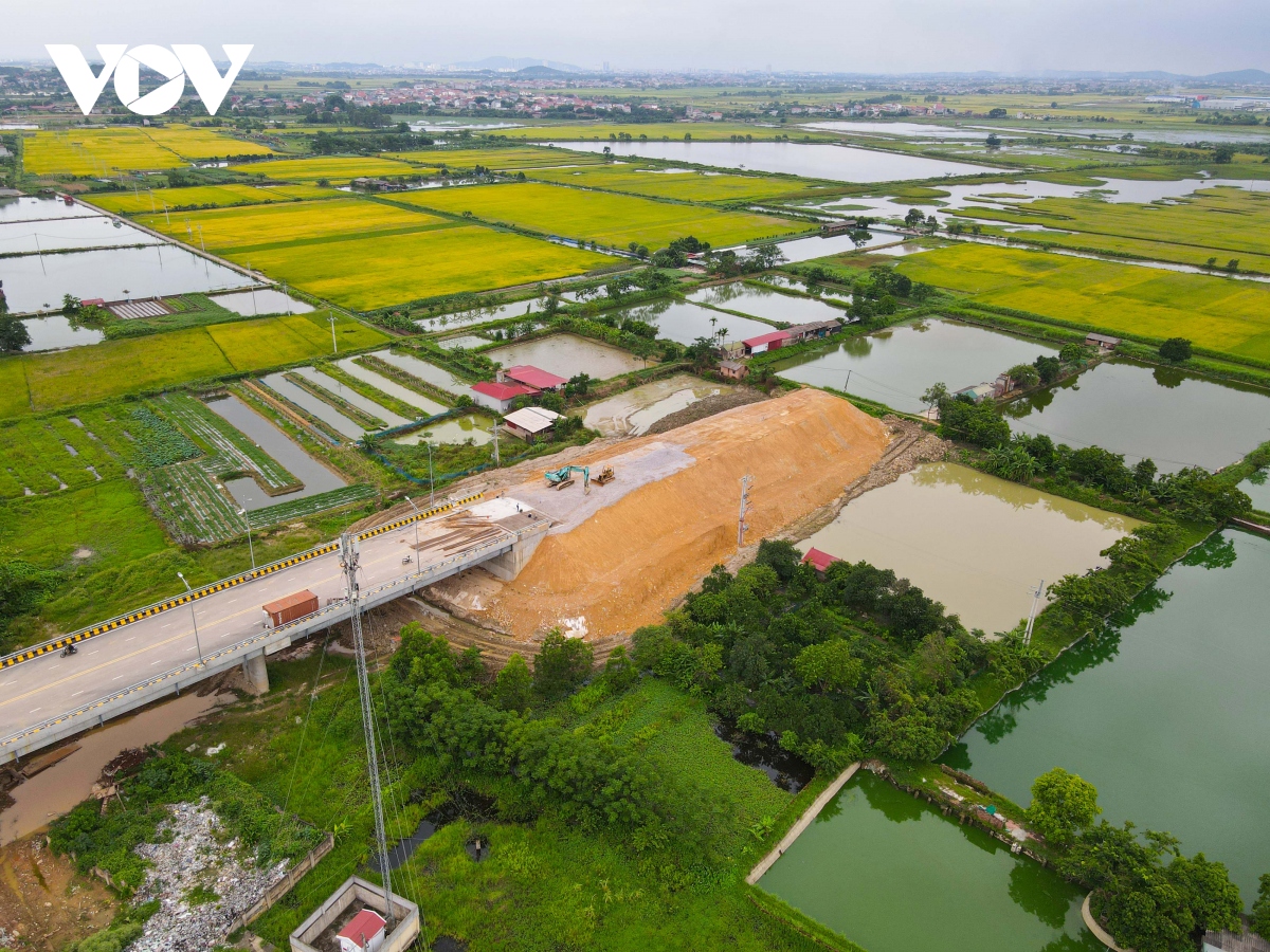 Cầu Hà Bắc 2 nối Bắc Giang - Bắc Ninh gần 400 tỷ đắp chiếu, dân đi đò qua sông- Ảnh 7.