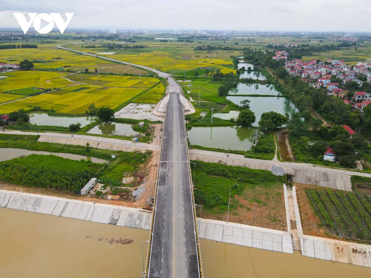 Cầu Hà Bắc 2 nối Bắc Giang - Bắc Ninh gần 400 tỷ đắp chiếu, dân đi đò qua sông- Ảnh 2.