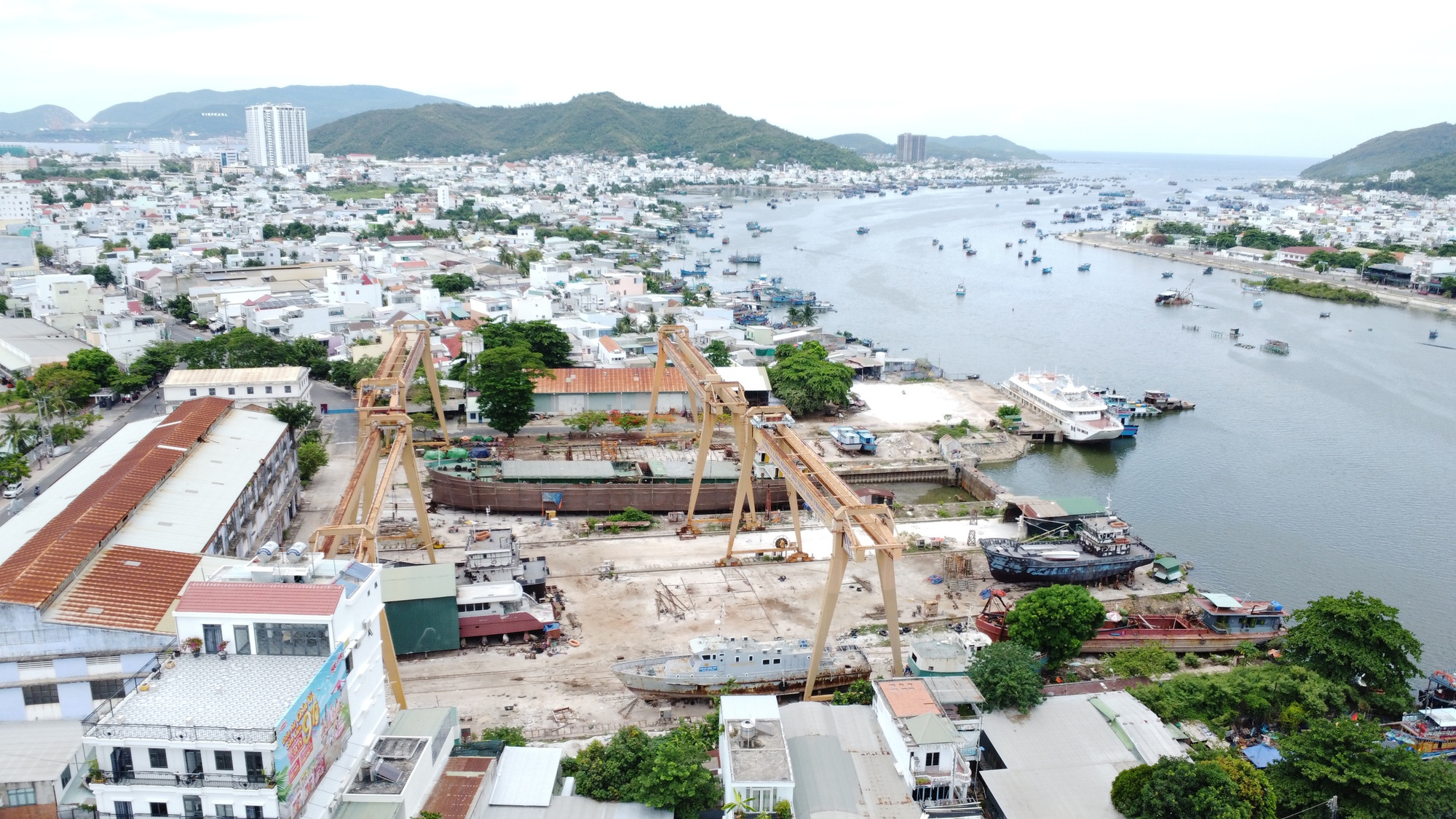 Hai nhà máy đóng tàu ở Khánh Hòa nguy cơ phá sản- Ảnh 1.