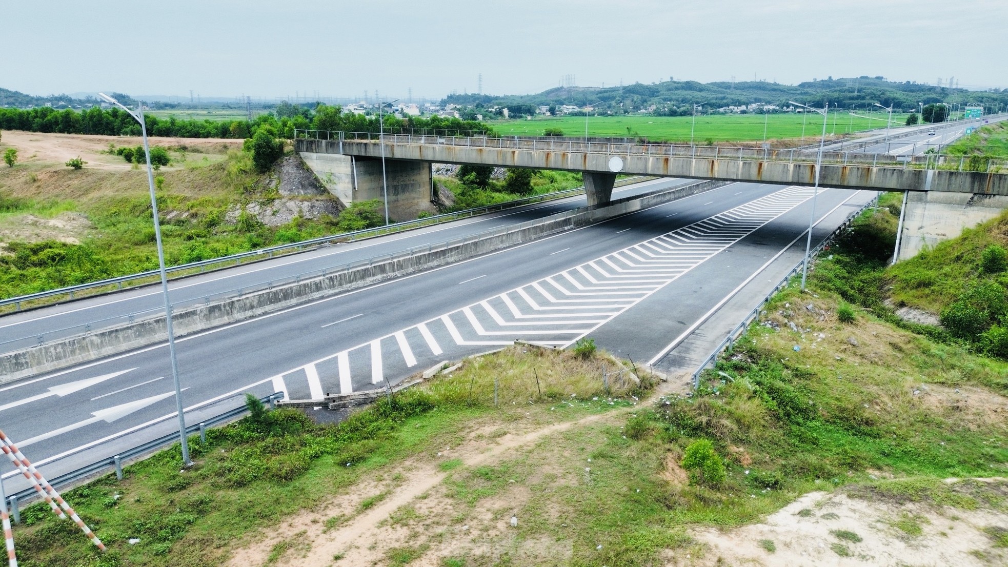 Cao tốc hơn 34.000 tỷ ‘quên’ làm nút giao?- Ảnh 1.