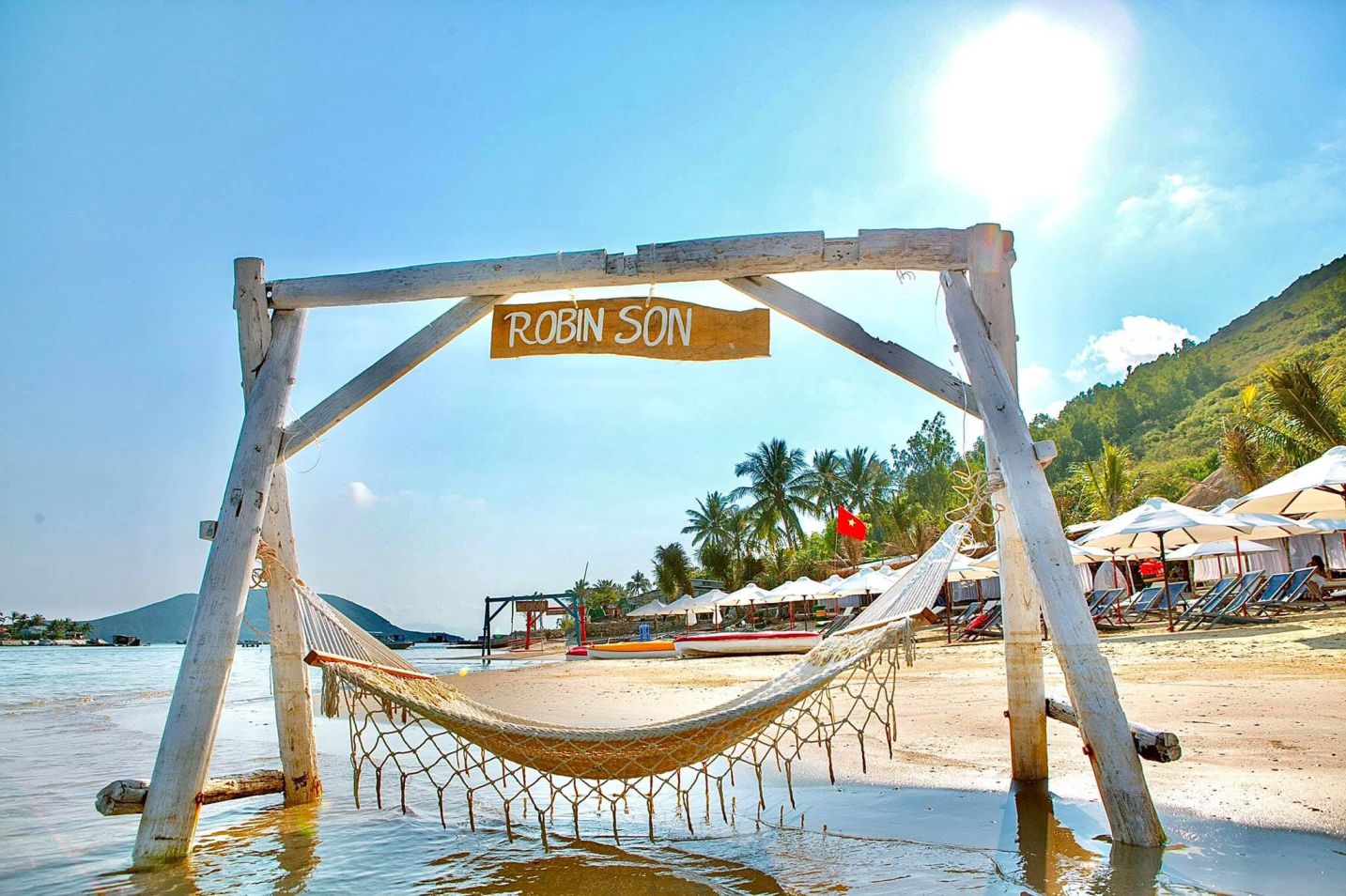 Có một bãi biển đẹp, vắng người mà ít ai biết đến ở Nha Trang: Du khách nhận xét như một 