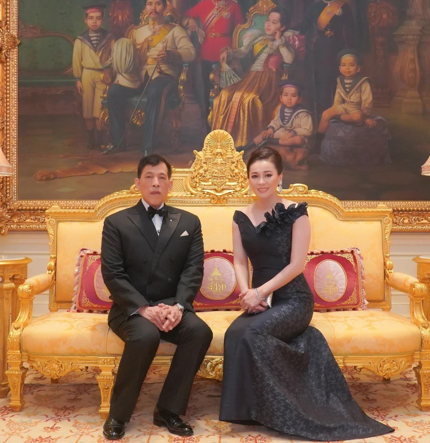 Hoàng hậu Thái Lan hiện tại: Nhan sắc U50 vẫn tỏa sáng và nhận được nhiều lời khen, mỗi lần xuất hiện đều nổi bần bật- Ảnh 7.