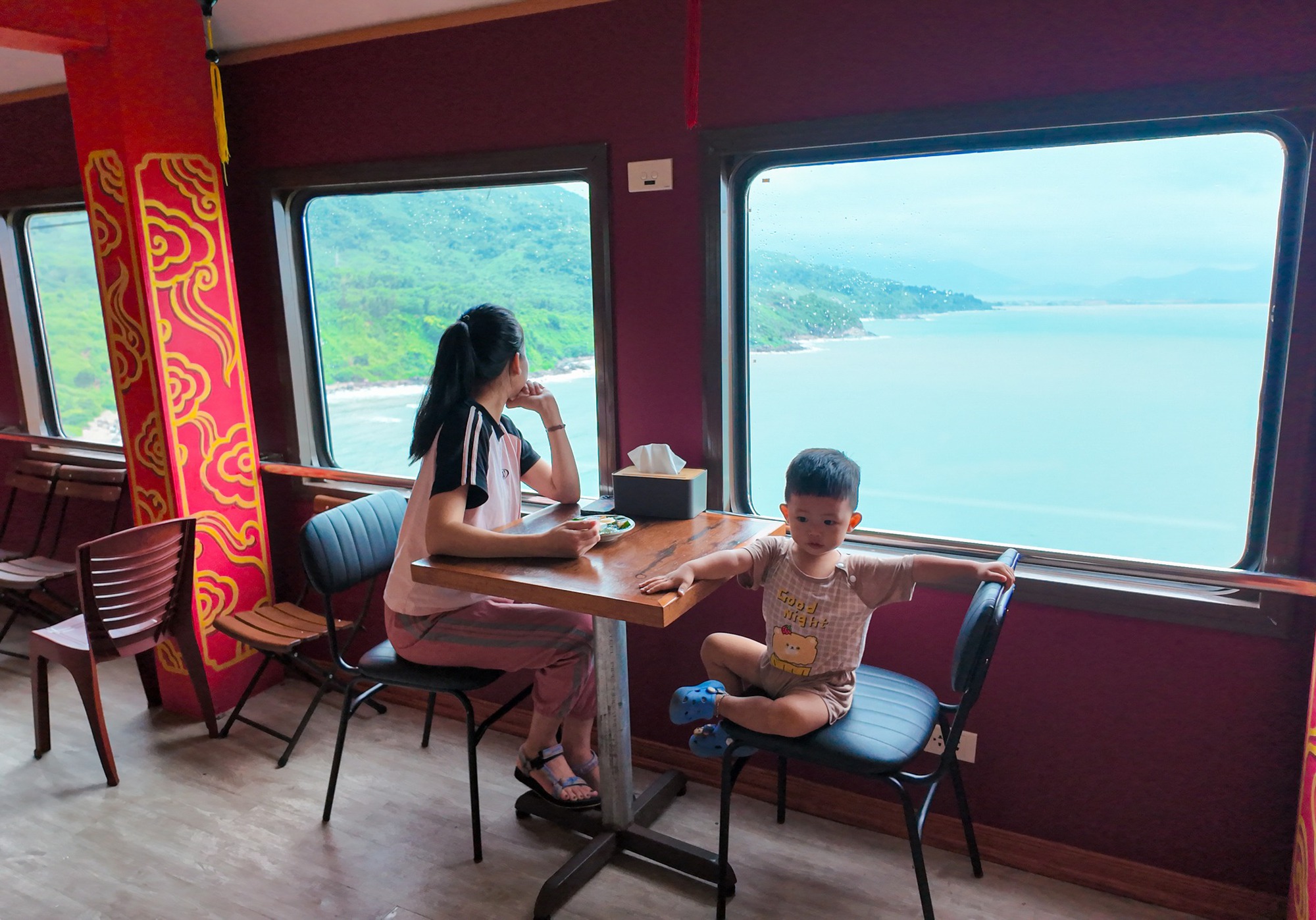 Chuyến tàu di sản qua đường sắt đẹp nhất Việt Nam, vé hơn 100.000 đồng, du khách nhận xét: Rất đáng thử!