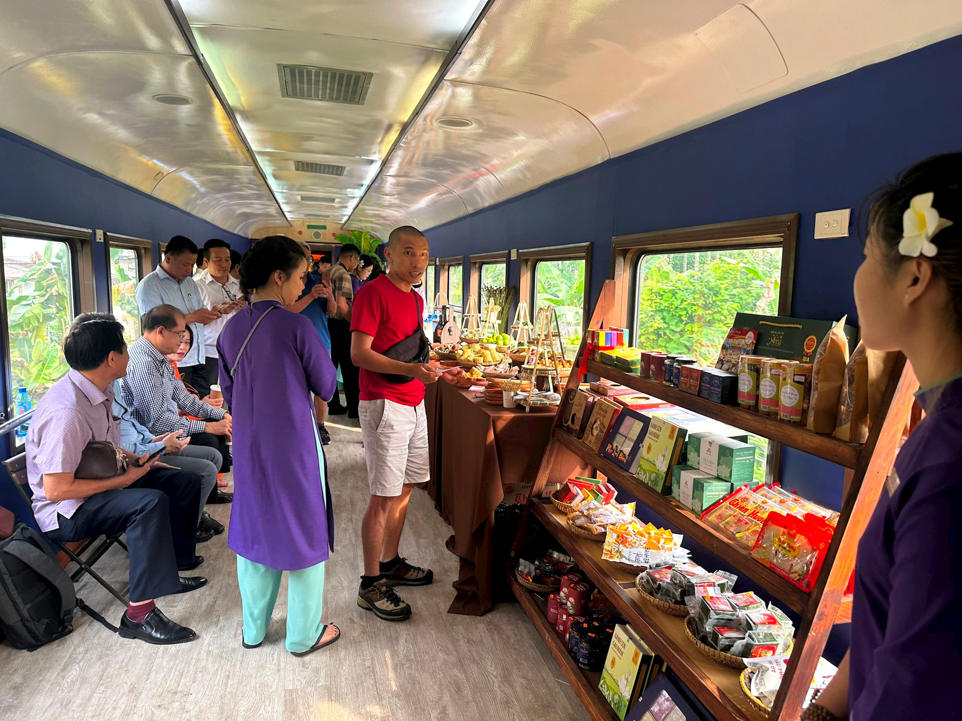 Chuyến tàu di sản qua đường sắt đẹp nhất Việt Nam, vé hơn 100.000 đồng, du khách nhận xét: Rất đáng thử!- Ảnh 9.