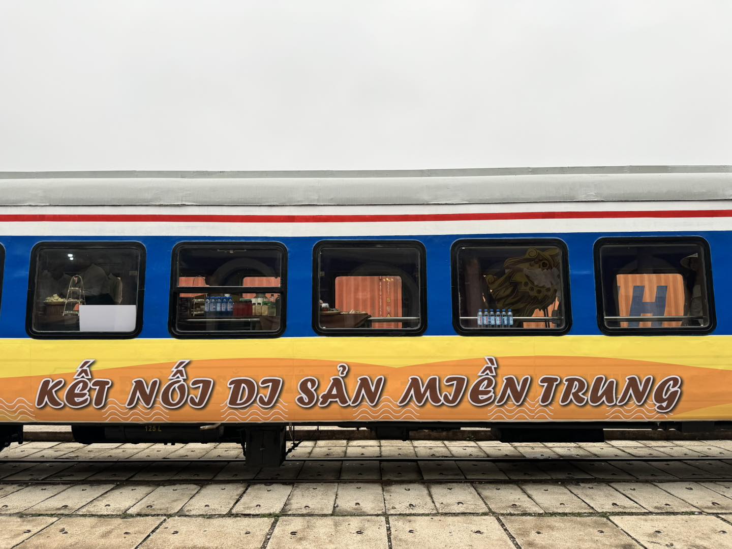 Chuyến tàu di sản qua đường sắt đẹp nhất Việt Nam, vé hơn 100.000 đồng, du khách nhận xét: Rất đáng thử!- Ảnh 5.