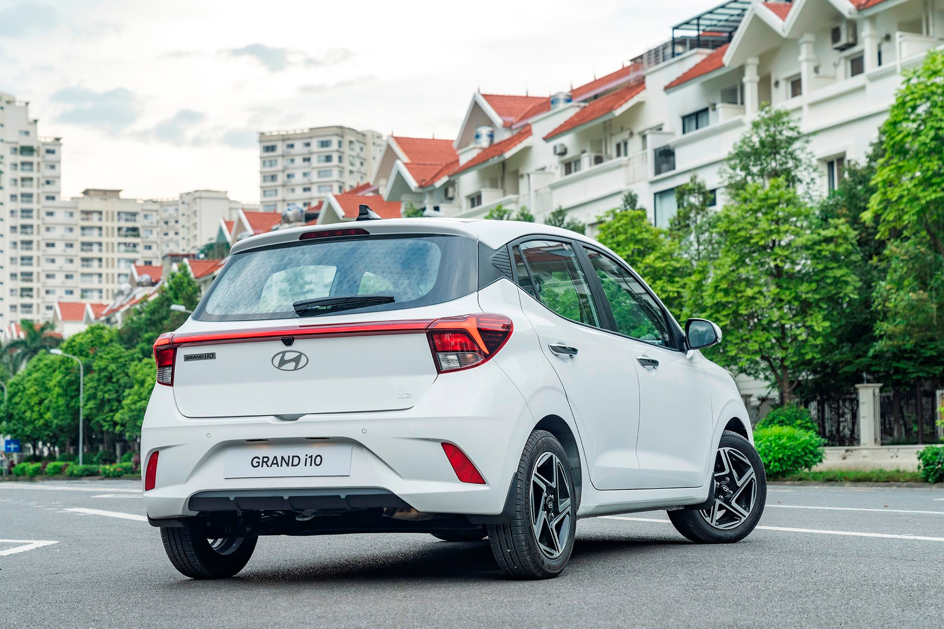Hyundai Grand i10 mới ra mắt tại Việt Nam: Dáng bắt mắt hơn, giá không đổi từ 360-455 triệu- Ảnh 3.