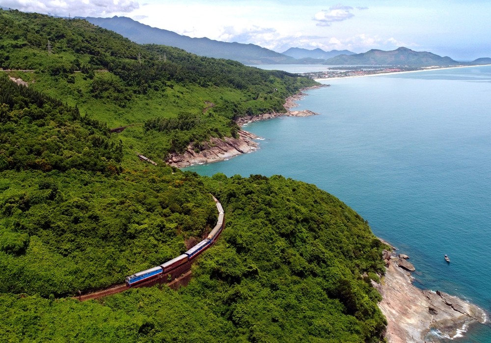 Chuyến tàu di sản qua đường sắt đẹp nhất Việt Nam, vé hơn 100.000 đồng, du khách nhận xét: Rất đáng thử!- Ảnh 13.