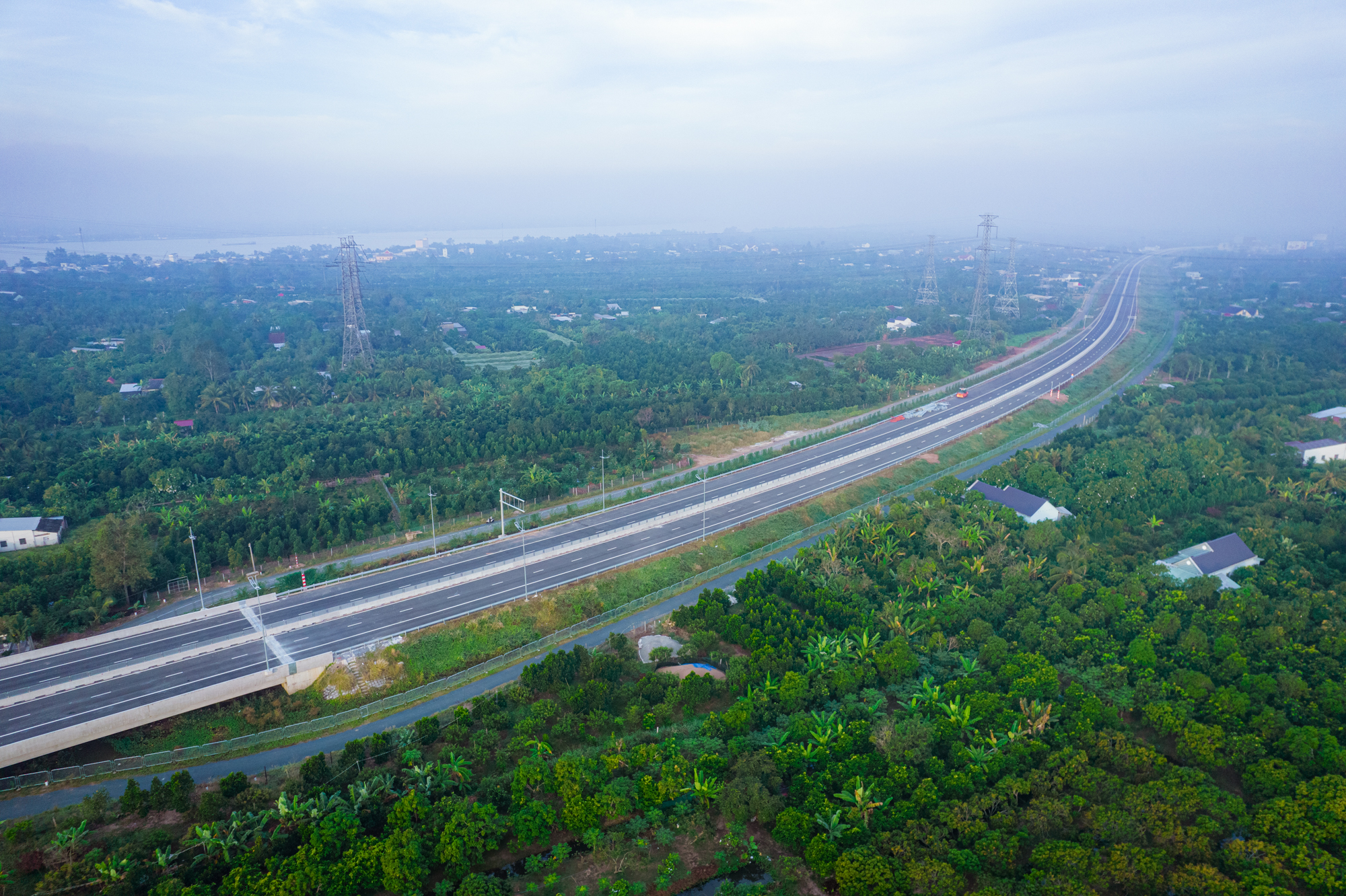 Hệ thống cao tốc Việt Nam chạm cột mốc mới, mục tiêu mỗi ngày có thêm 2km trong 500 ngày tiếp theo- Ảnh 1.
