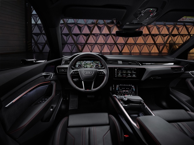 Audi Q8 e-tron chốt lịch ra mắt Việt Nam, đấu Mercedes-Benz EQE SUV bằng giá khoảng 3,8 tỷ đồng- Ảnh 3.