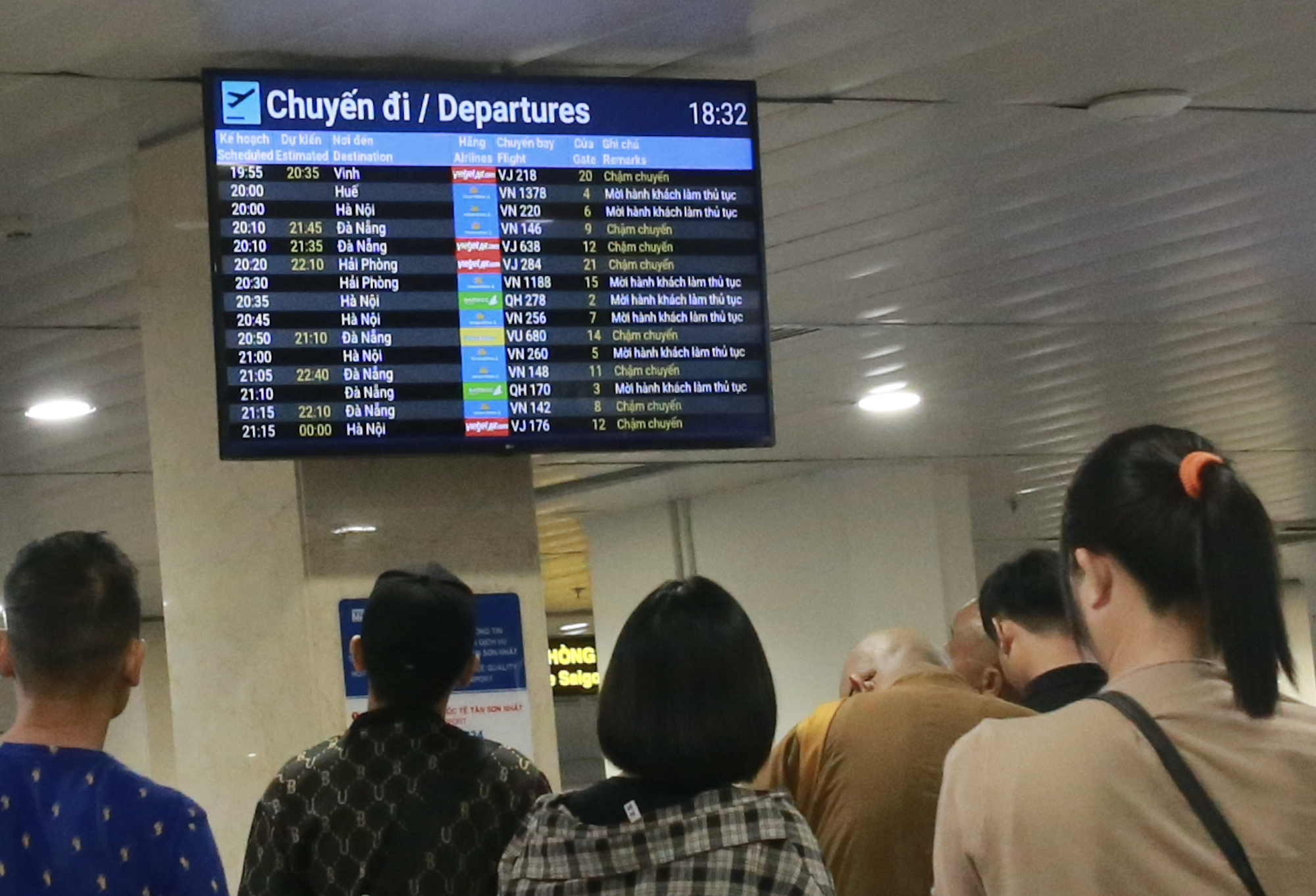 Hàng loạt chuyến bay bị delay trong ngày TP.HCM xuất hiện mưa đá: 