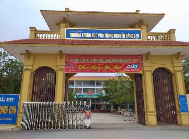 Công an vào cuộc xác minh giám thị ép thí sinh mang bài thi ra nhà vệ sinh để chụp ảnh ở Bắc Ninh- Ảnh 2.