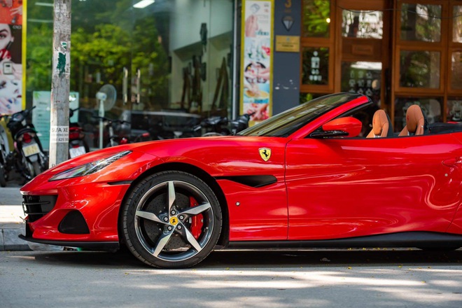 Ferrari Portofino M tìm được chủ nhân sau cả năm lên sàn xe cũ, người bán chia sẻ: Khách hàng hỏi mua và chuyển cọc chỉ trong 2 tiếng, giao xe ngay chiều hôm sau- Ảnh 4.