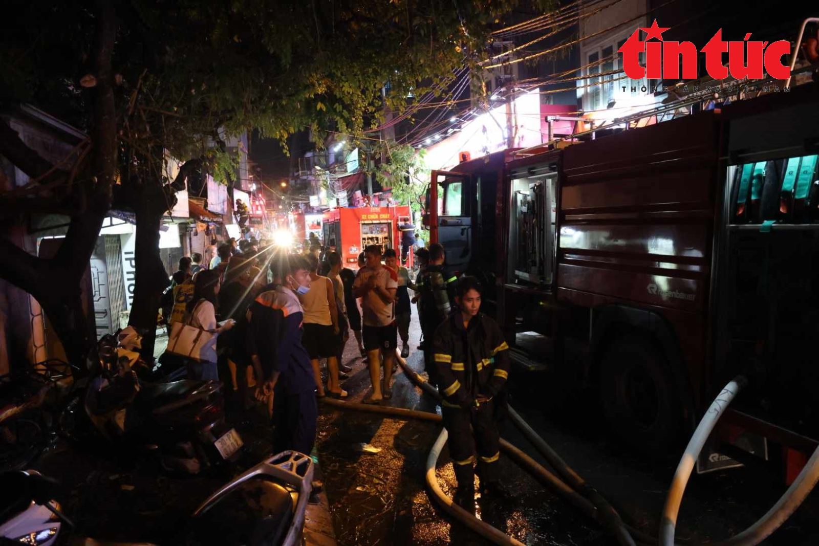Hiện trường vụ cháy nhà 6 tầng ở Định Công Hạ- Ảnh 5.