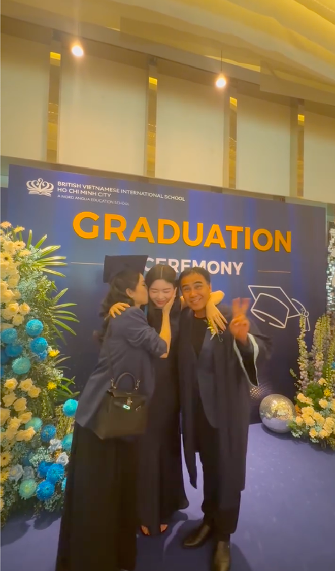 Con gái MC Quyền Linh dự tốt nghiệp cấp 3: Khoe visual trong trẻo, có 1 hành động đặc biệt dành cho bố mẹ- Ảnh 4.