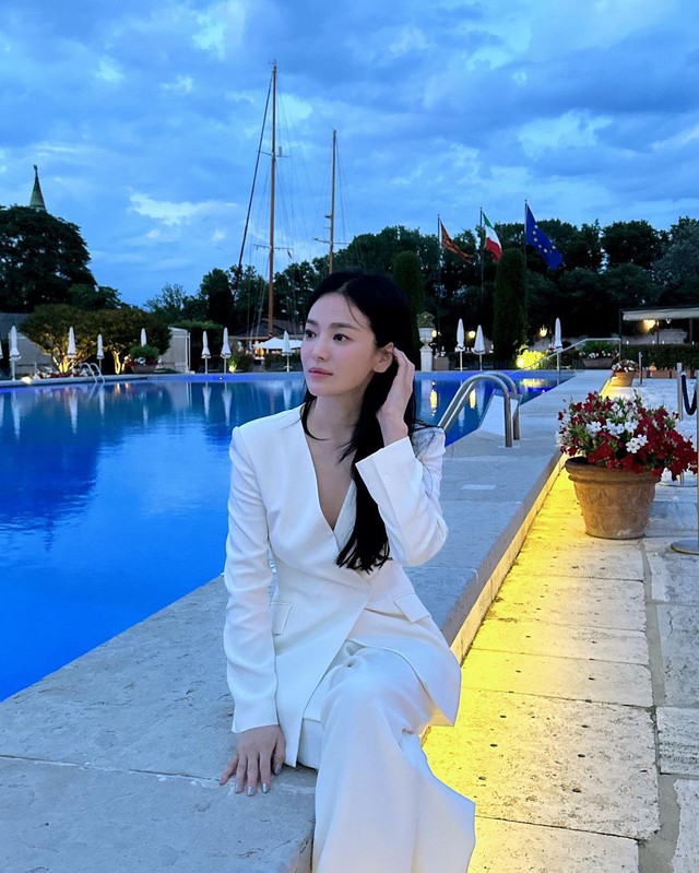 Loạt ảnh đời thường tuổi 43 của Song Hye Kyo khiến nhiều người ngỡ ngàng về nhan sắc mỹ nhân hàng đầu Hàn Quốc