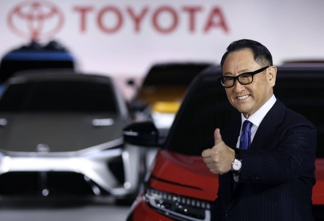 Cơn đau đầu của Toyota: Chủ tịch Akio Toyoda nắm giữ quá nhiều quyền lực, 1 năm sau khi bổ nhiệm tân CEO vẫn tiếp tục điều hành dự án lớn?- Ảnh 1.