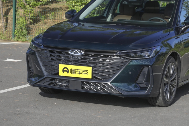 Hãng xe Trung Quốc đã đến Việt Nam tung mẫu đối thủ với Toyota Camry: Giá rẻ hơn hẳn, dùng option của xe sang, màn hình kép 24,6inch- Ảnh 2.
