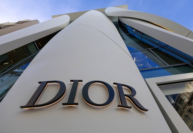 Dior gây chấn động: Mua túi 1,4 triệu đồng, bán tới gần 70 triệu đồng- Ảnh 1.