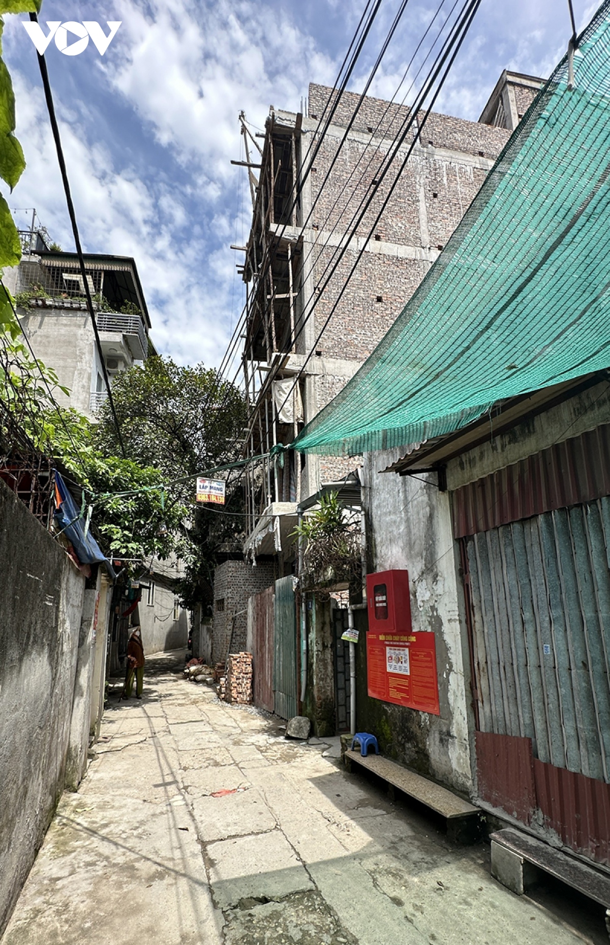 Cận cảnh nhà xưởng, nhà ở san sát trong ngõ sâu ở phố Định Công Hạ- Ảnh 14.