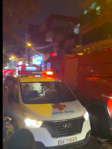 Vụ cháy nhà 6 tầng ở Định Công Hạ: Có người thấy 2 cháu bé cầu cứu trong biển lửa- Ảnh 1.