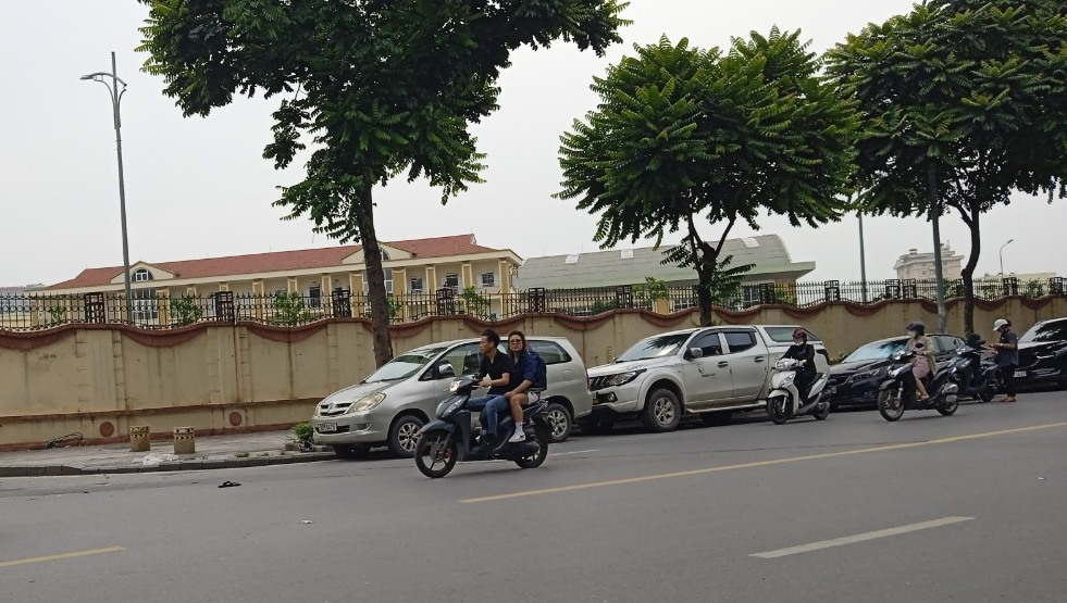 Hà Nội: Nhiều ô tô và xe máy va chạm liên hoàn trên đường Lê Trọng Tấn, 1 người nhập viện- Ảnh 3.