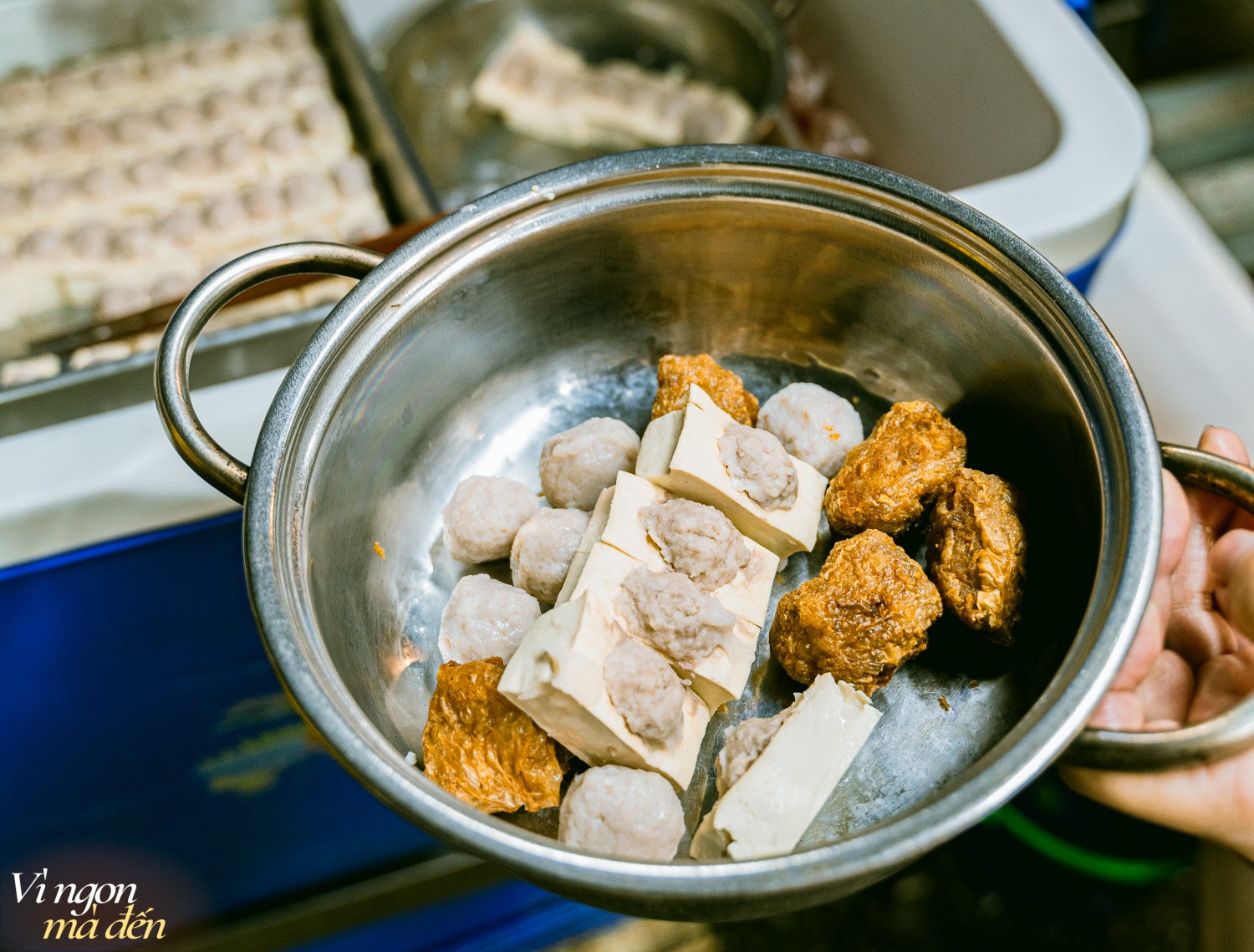 Tiệm lẩu tam tinh người Hẹ tuổi đời hơn 40 năm ở khu Chợ Lớn: Quán vỉa hè giá cao, đồ ăn đơn giản nhưng khách vẫn nườm nượp đến- Ảnh 2.