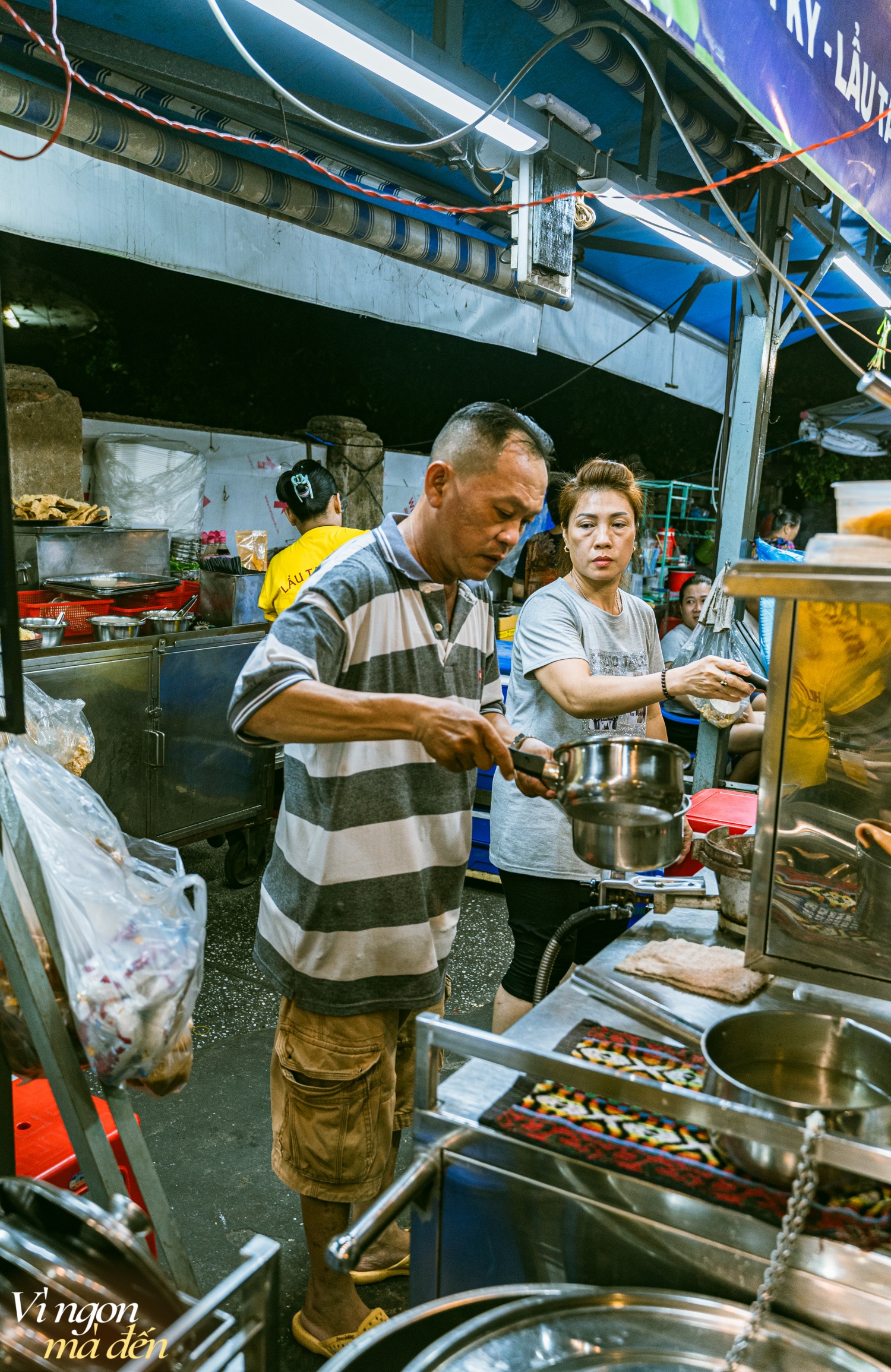 Tiệm lẩu tam tinh người Hẹ tuổi đời hơn 40 năm ở khu Chợ Lớn: Quán vỉa hè giá cao, đồ ăn đơn giản nhưng khách vẫn nườm nượp đến- Ảnh 17.