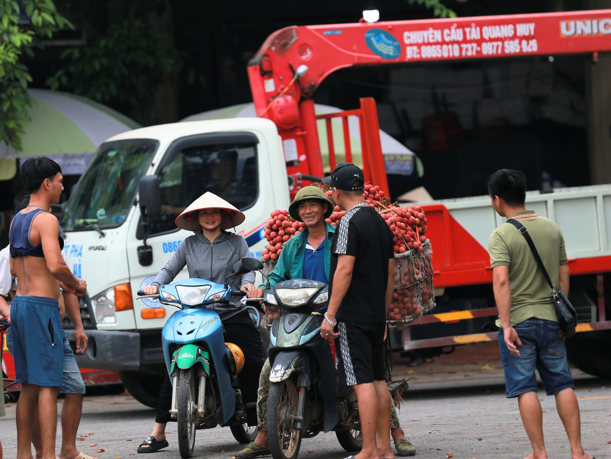 Bắc Giang: Người dân phấn khởi vì giá vải thiều cao chưa từng có, gần 100.000 đồng/kg- Ảnh 5.